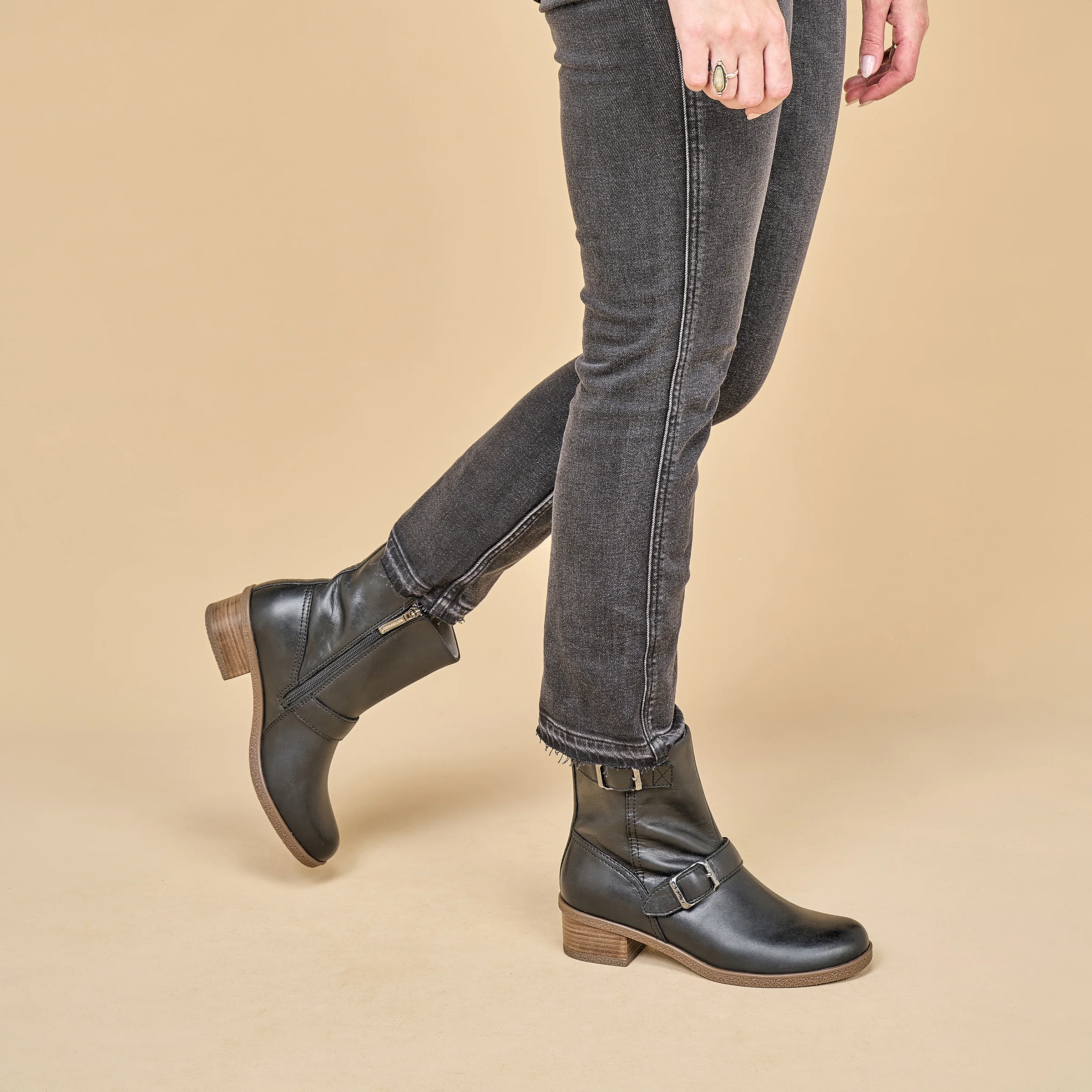 Delphine Black Waterproof Burnished - Image 5